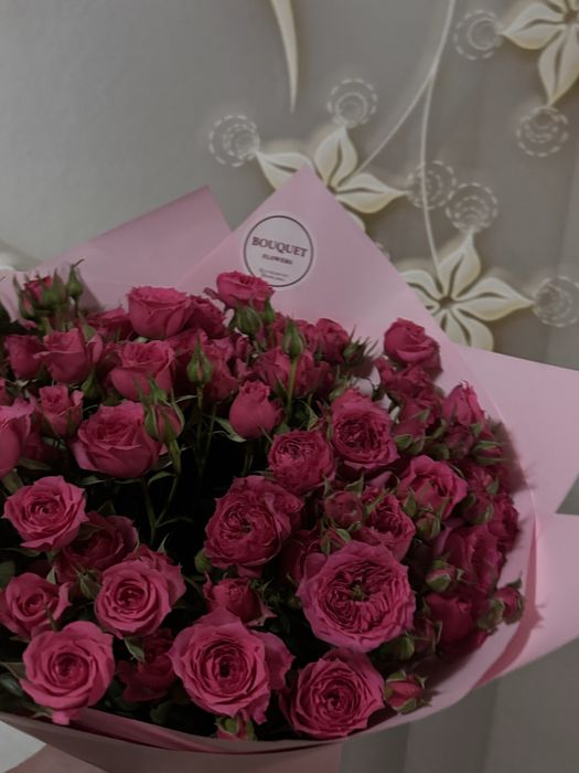 Кустковый роза свежый