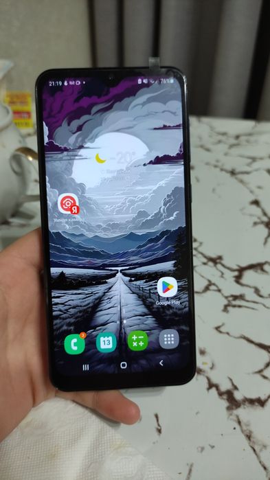 Прадам новый телефон!