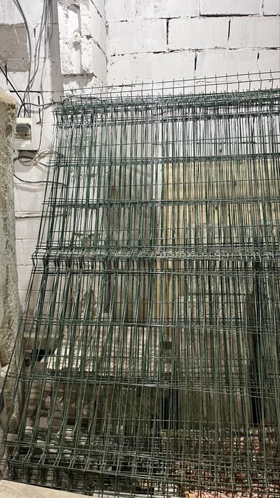 Продам сетку 2х2,5 м на забор