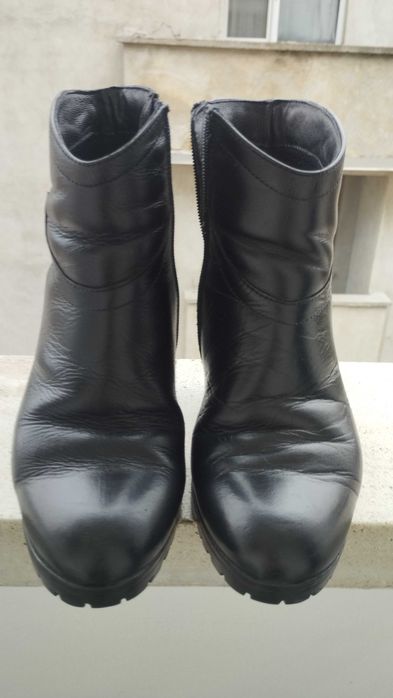 Продавам дамски боти