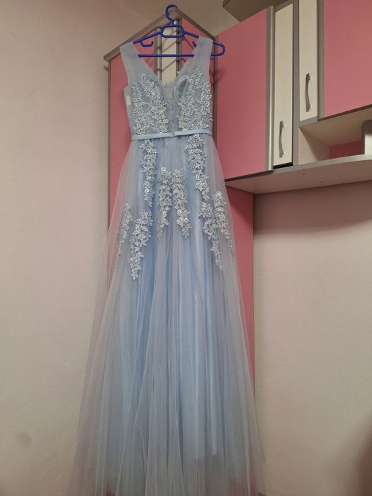 Vând rochie elegantă