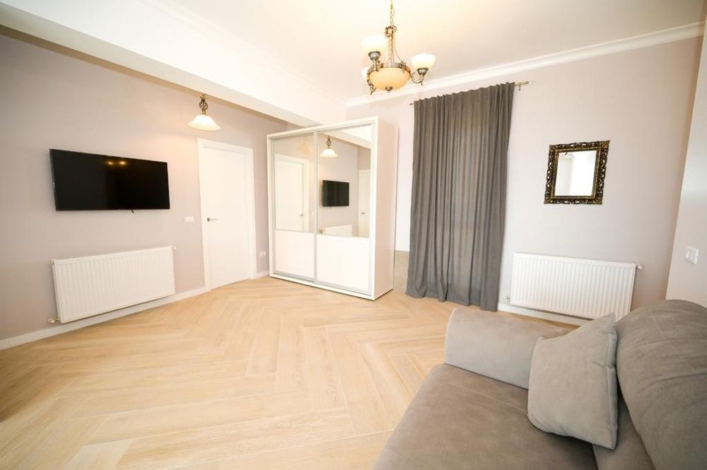 Apartament de 3 camere de închiriat