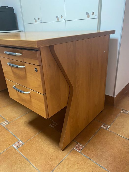 Стол итальянский