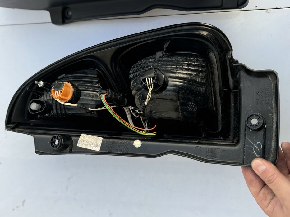 Stop tripla Citroen c3 Picasso dr/st stare impecabila!