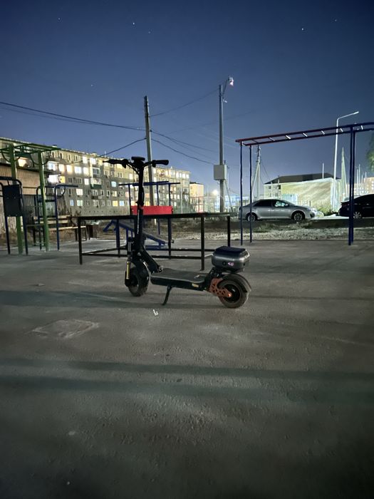 Продам электросамокат куга м 5 про