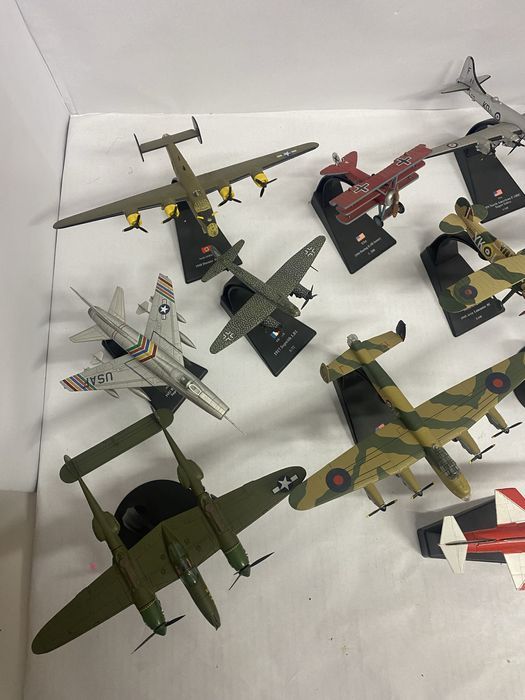Avioane militare diverse modele macheta 1:72, 1:100, 1:200