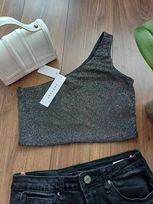 Кроп топ Top Shop с едно рамо и бляскави частици.