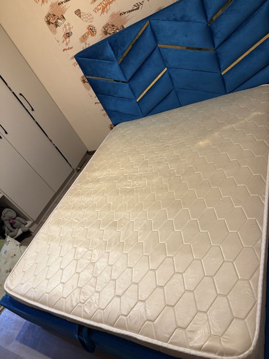 Двухспальная кровать