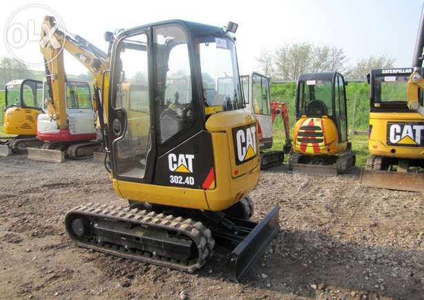 Miniexcavator cu picon de închiriat