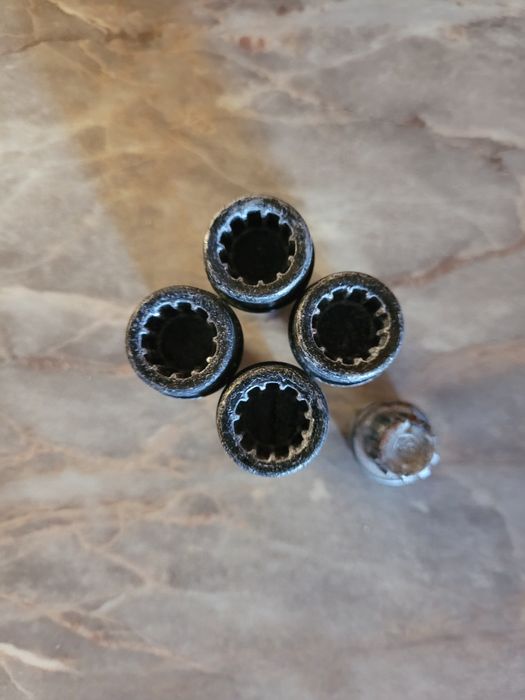 Оригинални секретни болтове BMW