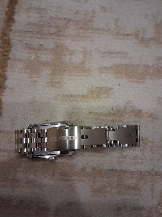 Продам  часы  LEDFORT