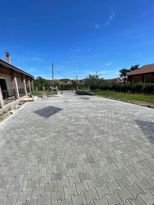 Amenajări curți/parcări cu pavaje