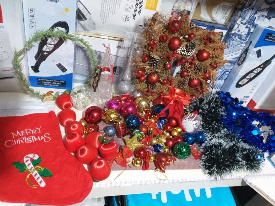 Lot Decoratiuni de Craciun Beteala.Globuri