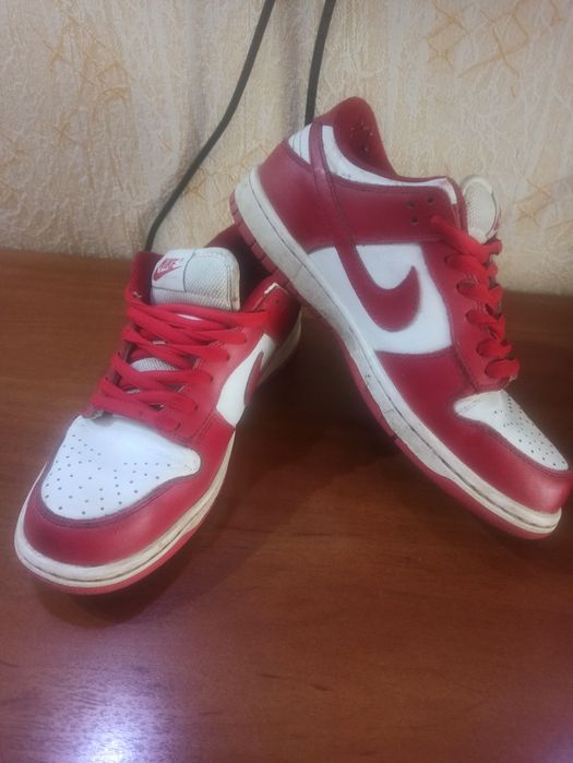 Продам мужские кроссовки