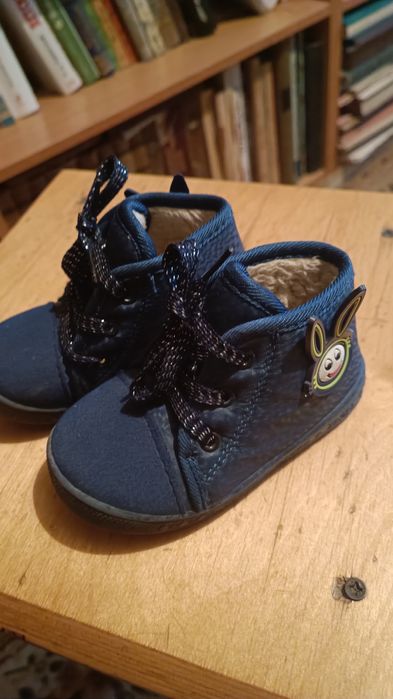 Продам детские ботинки