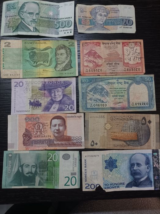 Лот от 12 бр банкноти.