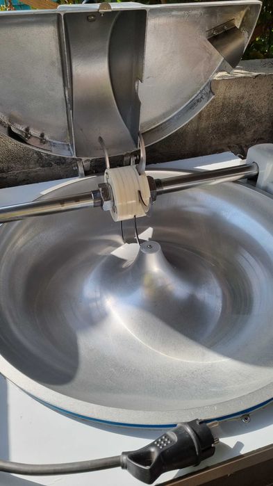 Продам куттер 30 литров