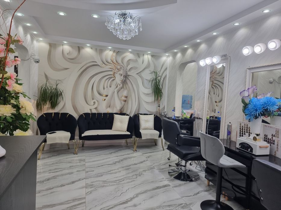 Montaj extensii par natural salon inchiriere