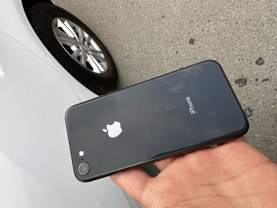 Iphone 8 64GB SROCHNO !!!