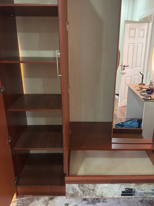 Спальный мебельный гарнитур. Качественный и приятный на вид