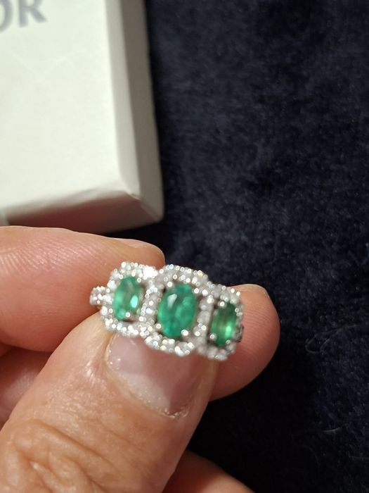 Vand inel aur alb 18k+ 3 smaralde si diamante naturale
