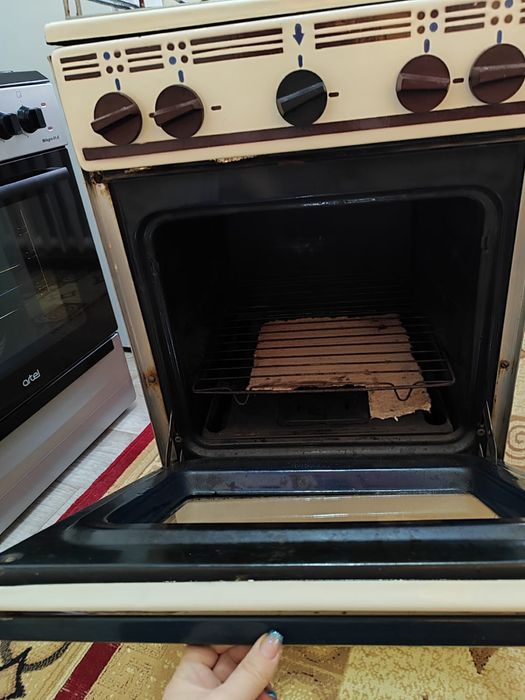 Продам газовую плиту