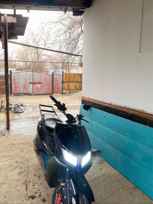 Продам м8  180сс