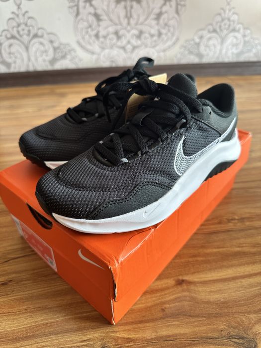 Женские кроссовки NIKE
