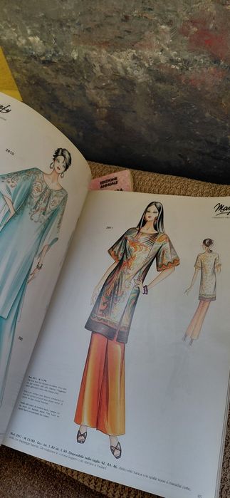 2 броя модни списания