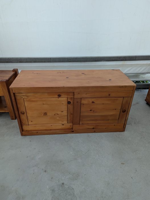 mobilier rustic din lemn de brad