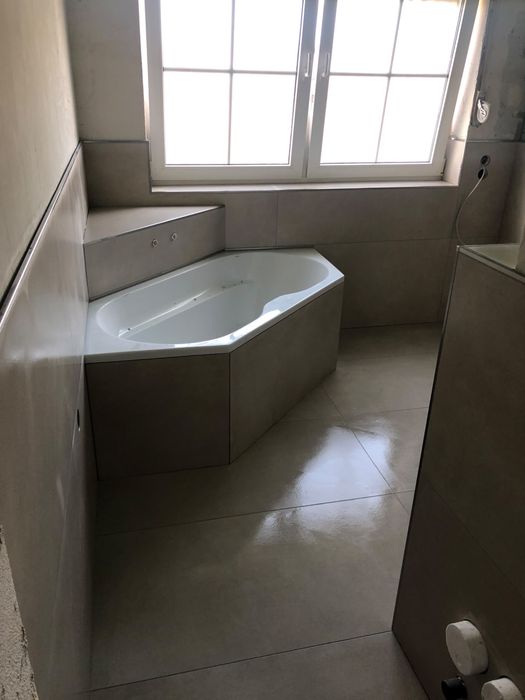 Execut lucrari de amenajare interioara gresie si faianta