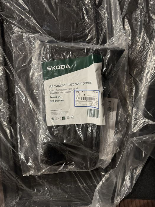 Tava / Pres porbagaj + tunel Skoda Superb originale. sigilate