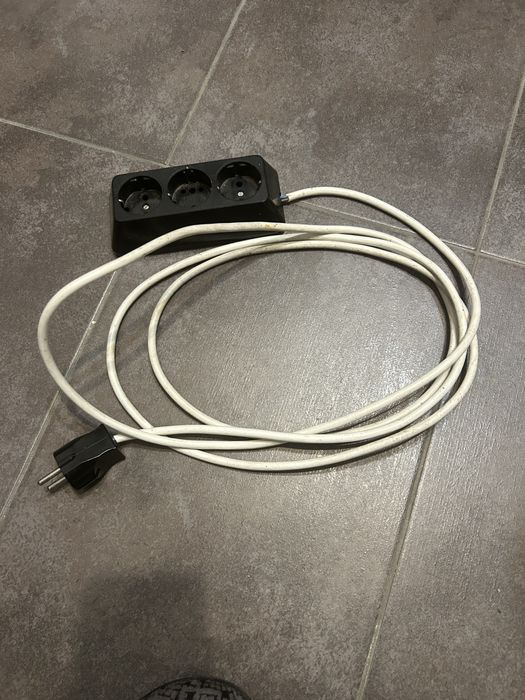 Разклонител с 3 гнезда