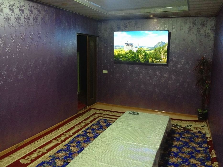 Qarshi shahar markazidan uy sotiladi