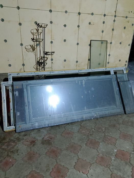 Пластиковые окна с дверью витраж