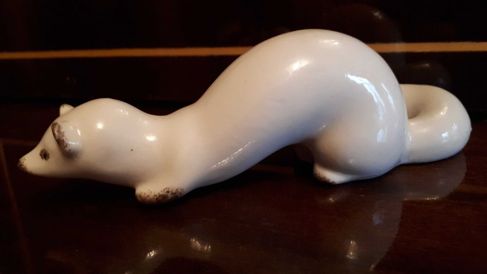 Фарфоровая статуэтка "Ласка" (Полонский завод художественной керамики)