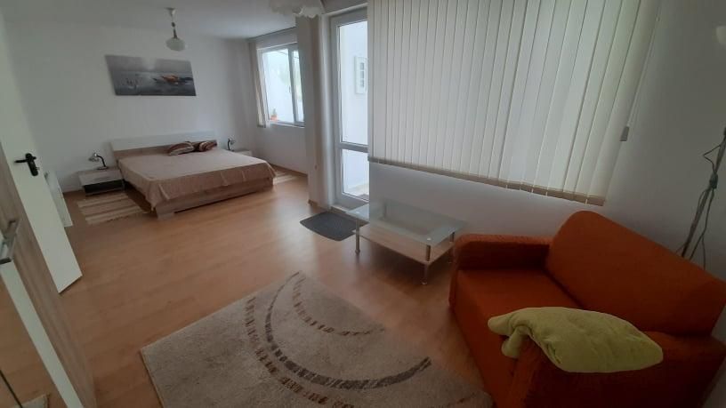 Дава се под наем Двустаен апартамент в Бургас, Изгрев - 90 кв.м за 510 € - Снимка #2