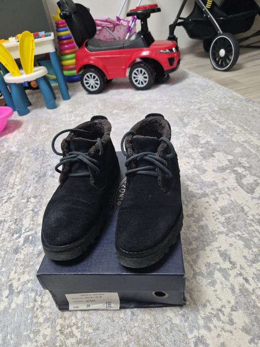 Продам мужские ботинки