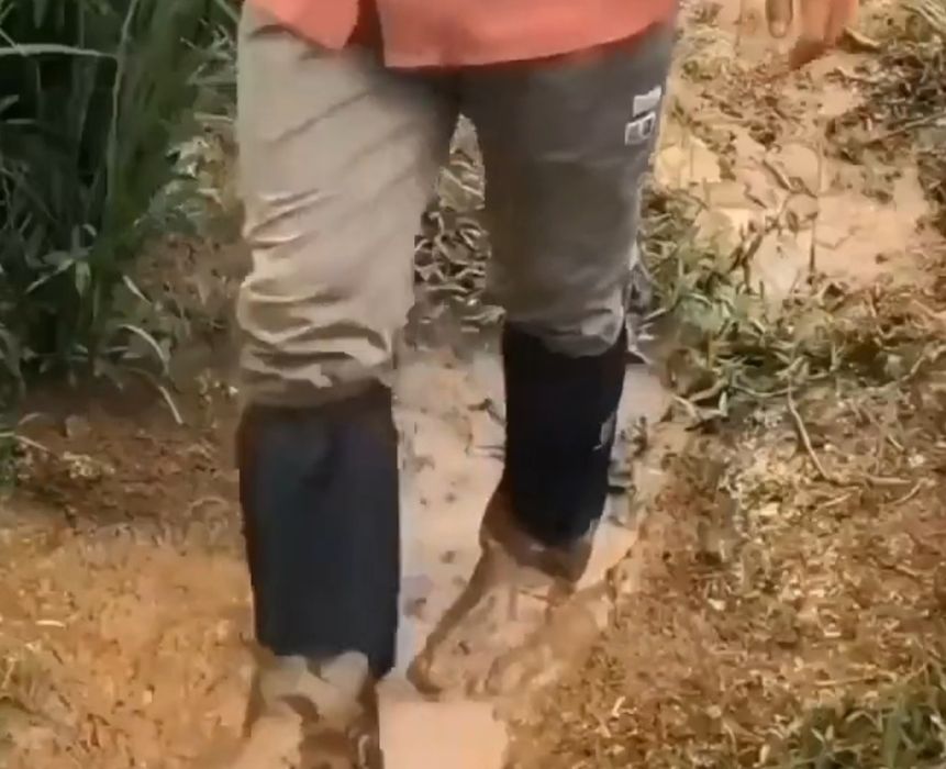 Сапоги не примыкающие