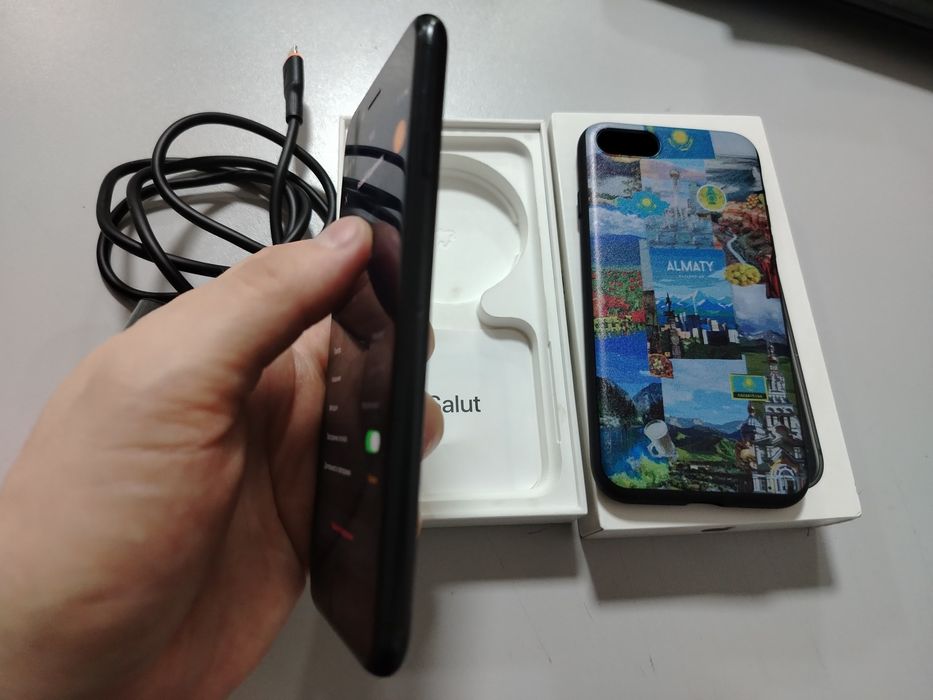 Продам идеальный компакт. iPhone SE 64 GB.