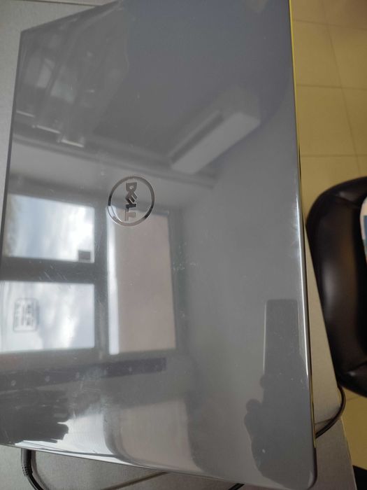 Продавам лаптоп DELL Inspirion 15 3000