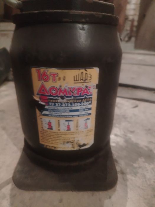 Продам рабочий домкрат