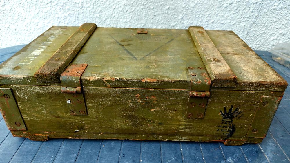 Cutie munitie vintage ( dupa al doilea război mondial) pt grenade