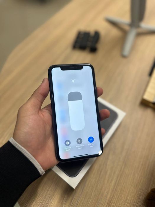 срочно продам Айфон 11 64gb!black