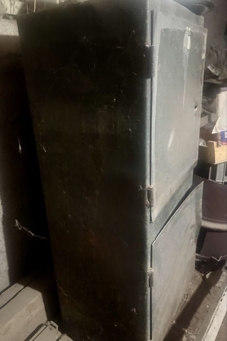 Металлический сейф