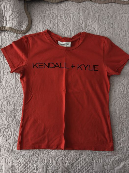 Тениски Guess, Kendal + Kylie, Calvin klein и др.