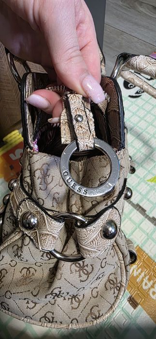 GUESS Оргинална е