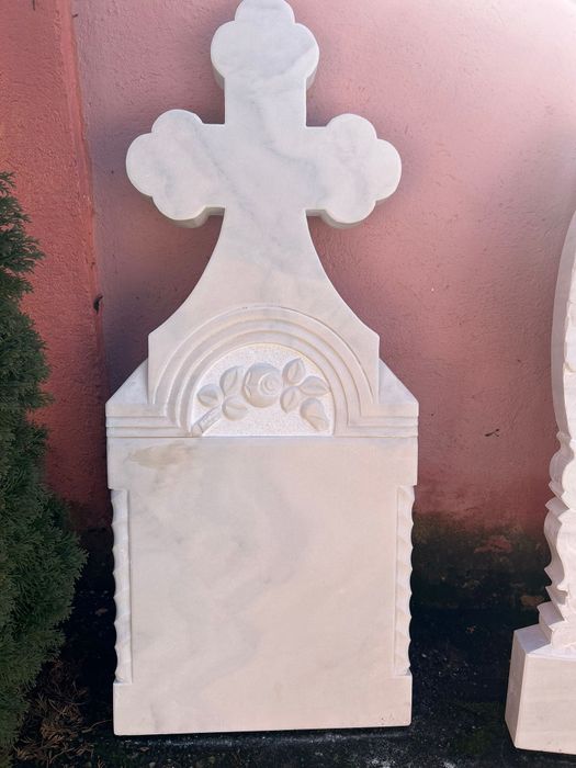 Vând cruci marmura , granit , mozaic