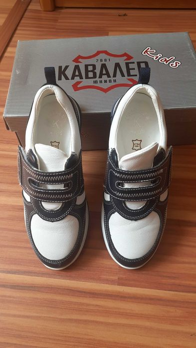 Детски кожени маратонки Кавалер, номер 34  – 40 лв.