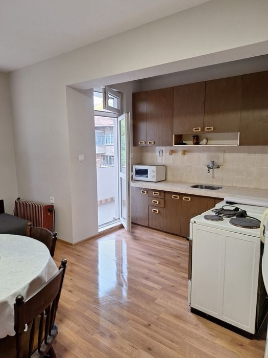 Дава се под наем Двустаен апартамент в Плевен, Сторгозия - 80 кв.м за 306 € - Снимка #2